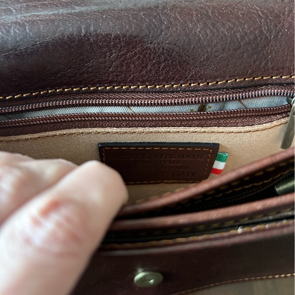 Leather crossbody - saddle bag style from ITL. Never used - Picture 8 of 14